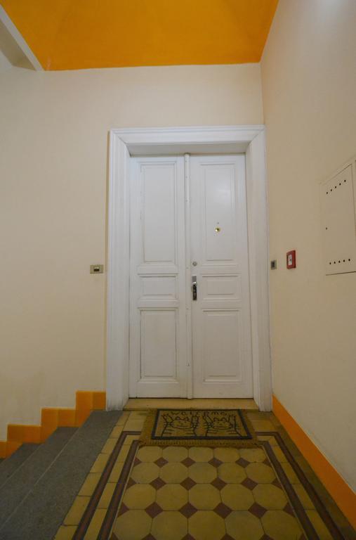 Cozy Flat By The Astronomical Clock Appartamento Praga Esterno foto