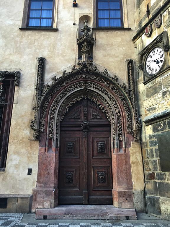 Cozy Flat By The Astronomical Clock Appartamento Praga Esterno foto
