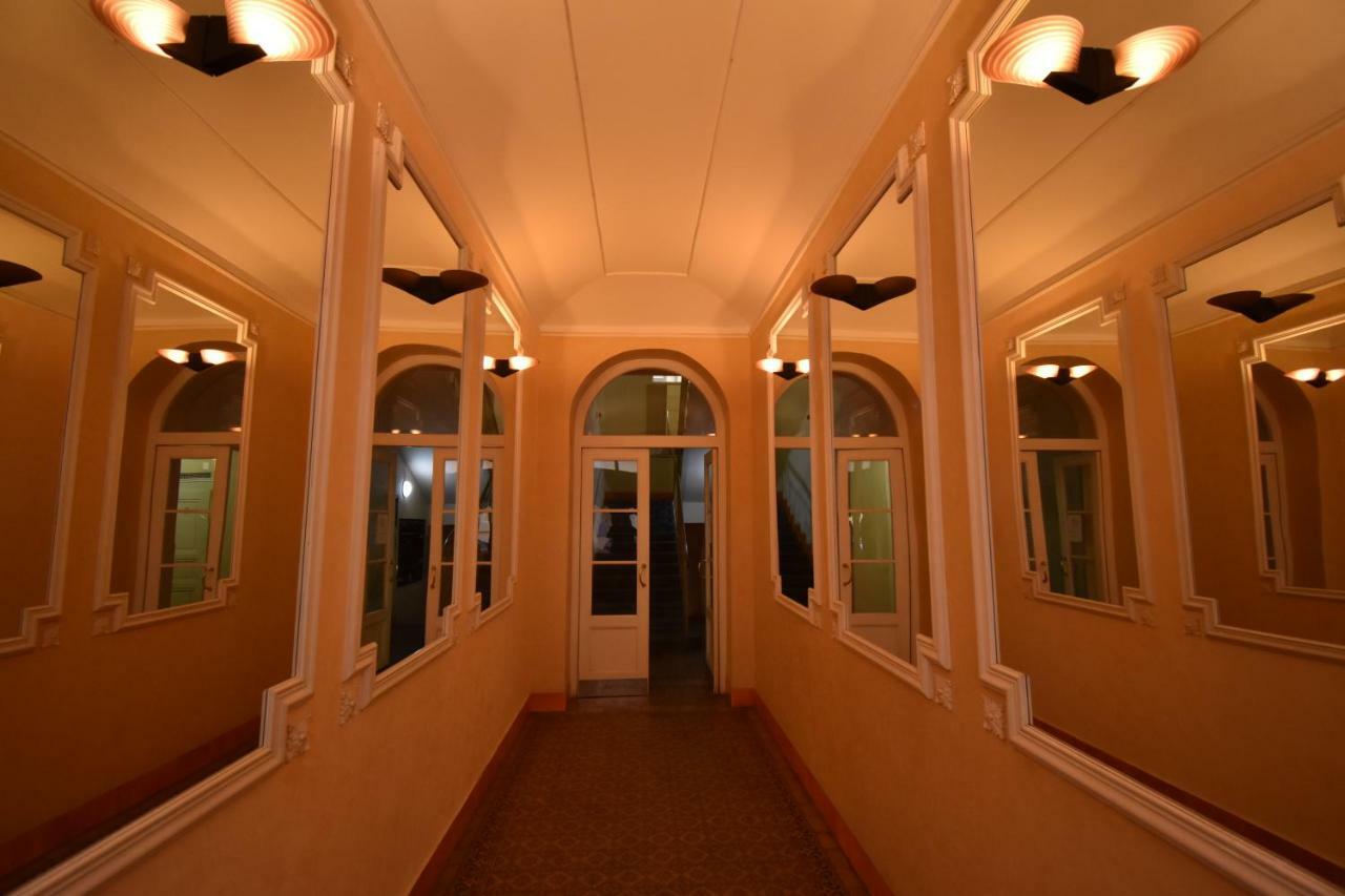 Cozy Flat By The Astronomical Clock Appartamento Praga Esterno foto