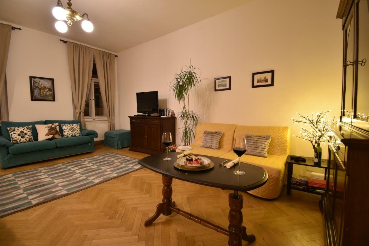 Cozy Flat By The Astronomical Clock Appartamento Praga Esterno foto