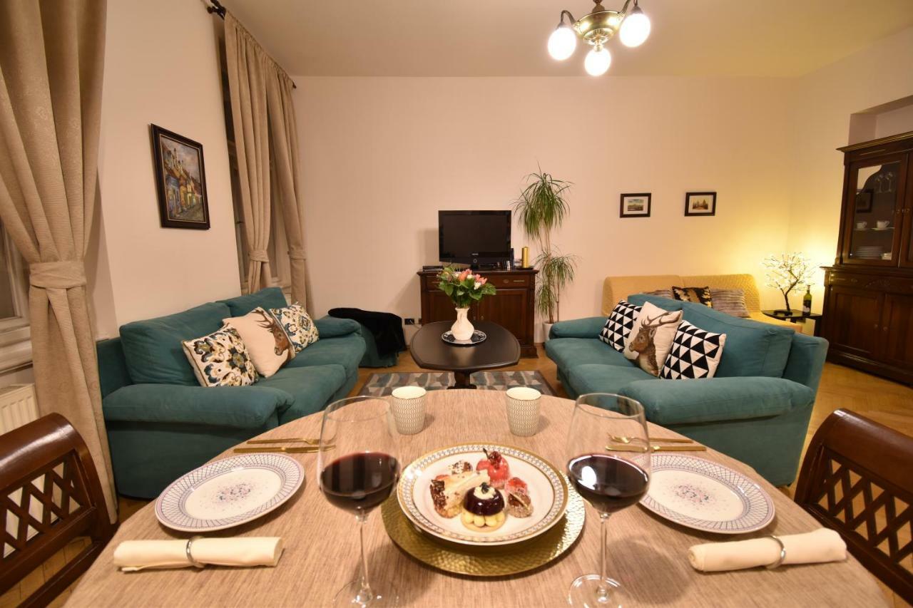 Cozy Flat By The Astronomical Clock Appartamento Praga Esterno foto