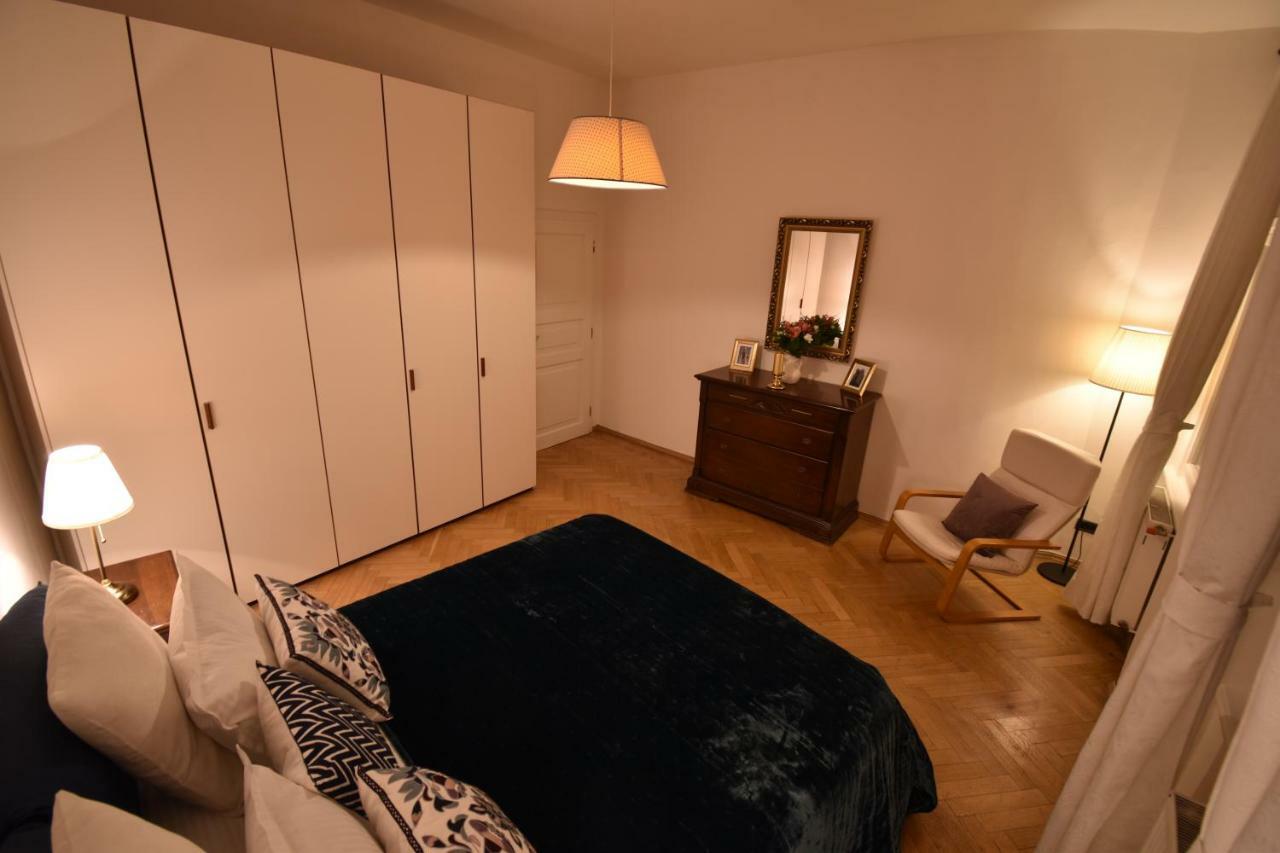 Cozy Flat By The Astronomical Clock Appartamento Praga Esterno foto