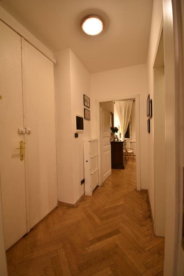 Cozy Flat By The Astronomical Clock Appartamento Praga Esterno foto