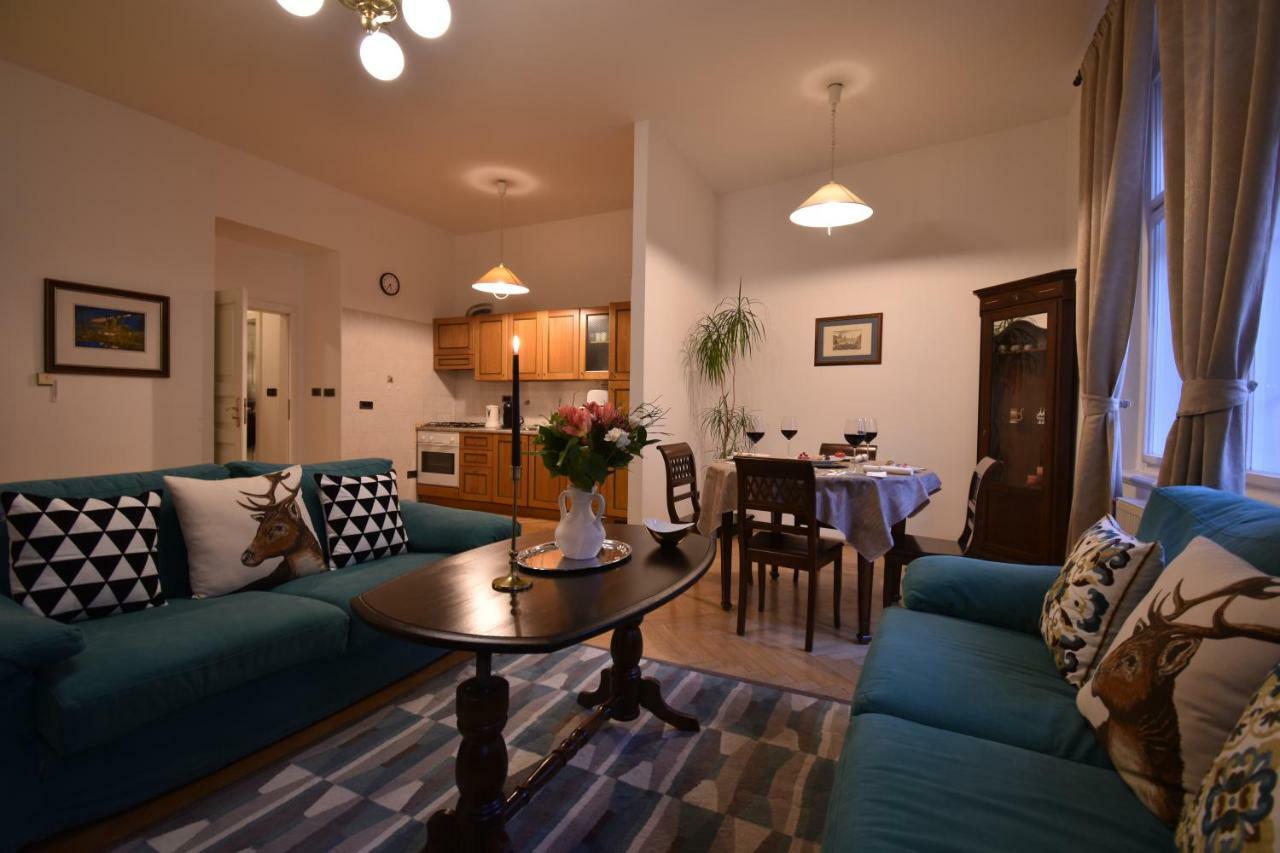 Cozy Flat By The Astronomical Clock Appartamento Praga Esterno foto