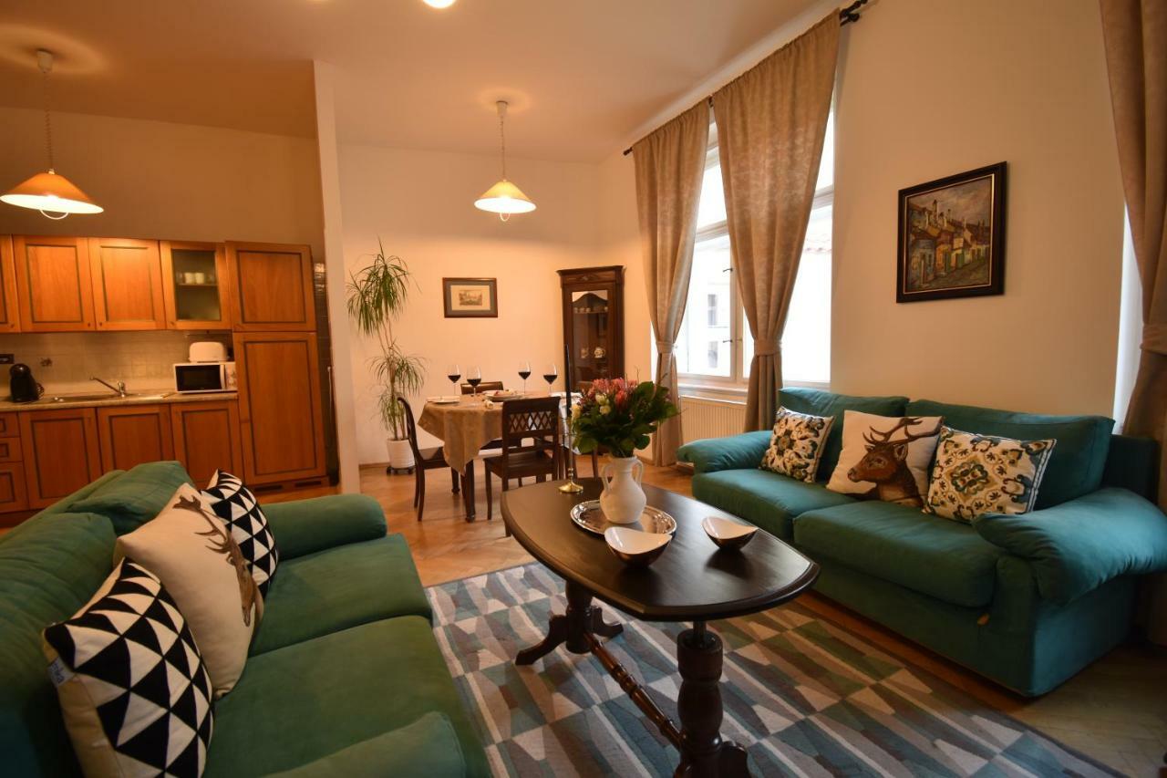 Cozy Flat By The Astronomical Clock Appartamento Praga Esterno foto