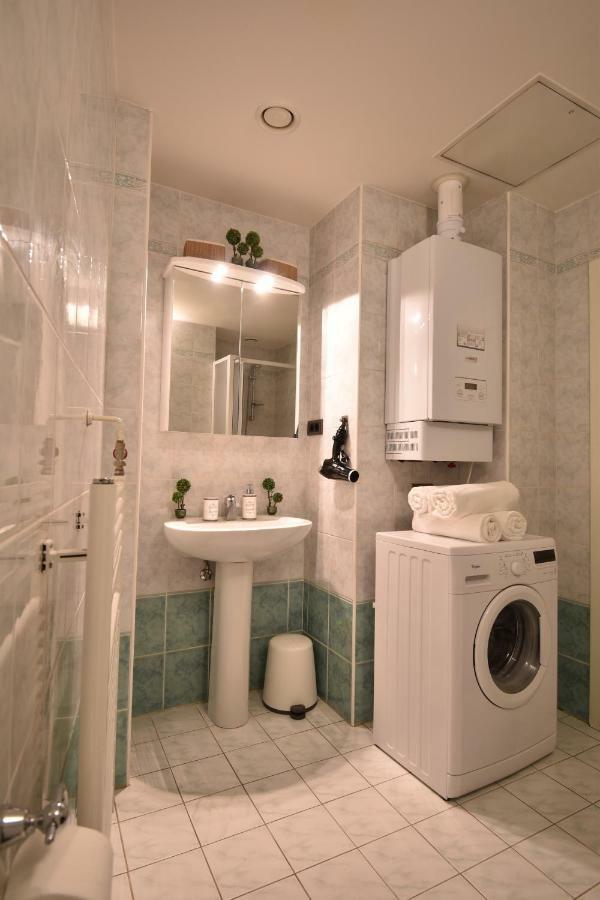 Cozy Flat By The Astronomical Clock Appartamento Praga Esterno foto