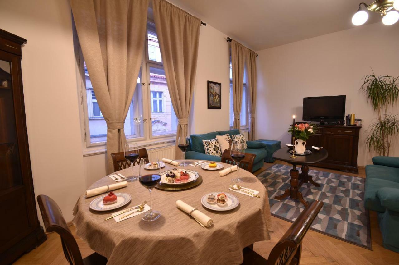 Cozy Flat By The Astronomical Clock Appartamento Praga Esterno foto