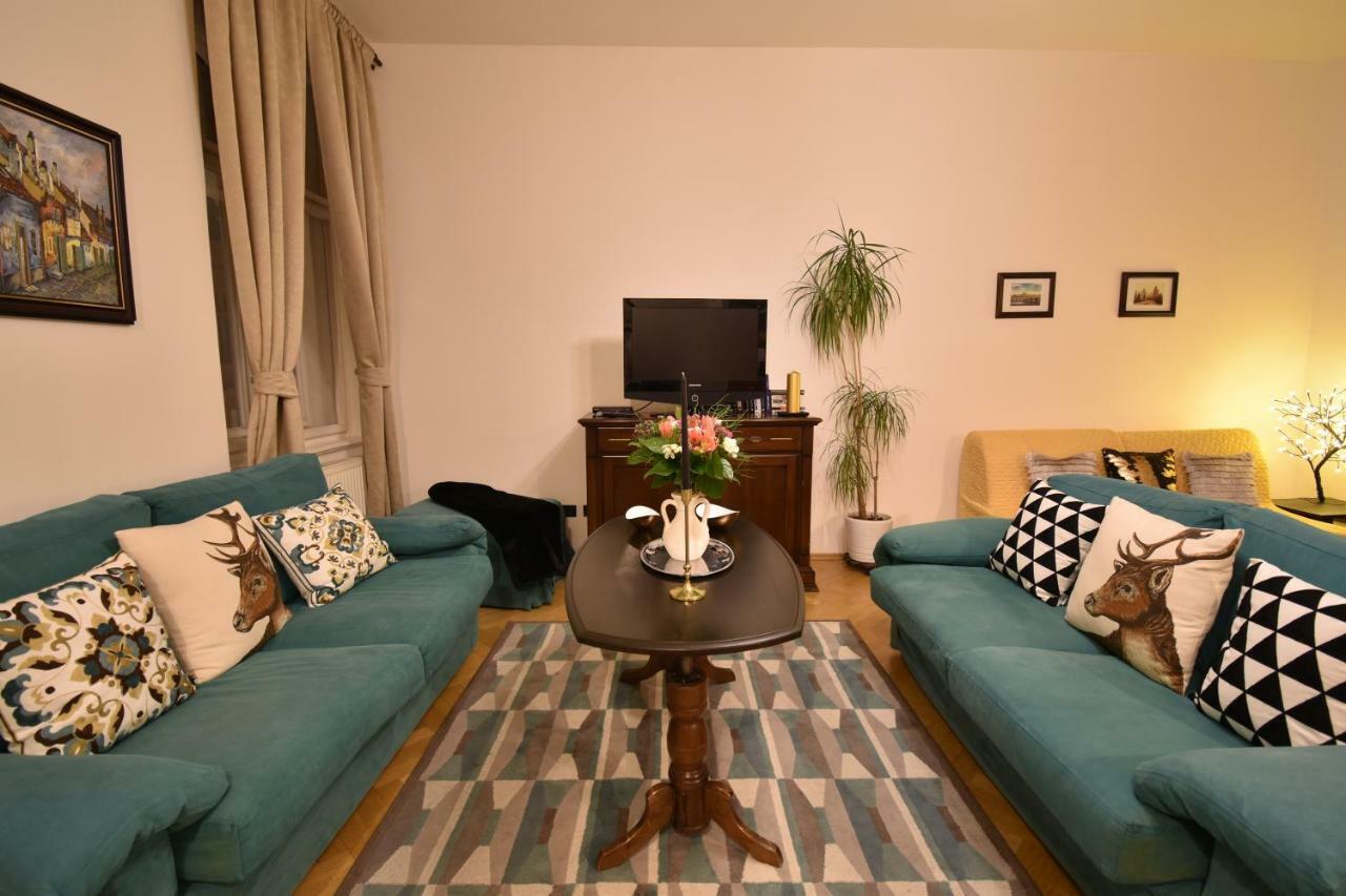 Cozy Flat By The Astronomical Clock Appartamento Praga Esterno foto