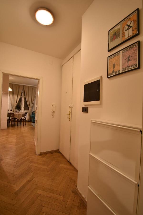 Cozy Flat By The Astronomical Clock Appartamento Praga Esterno foto